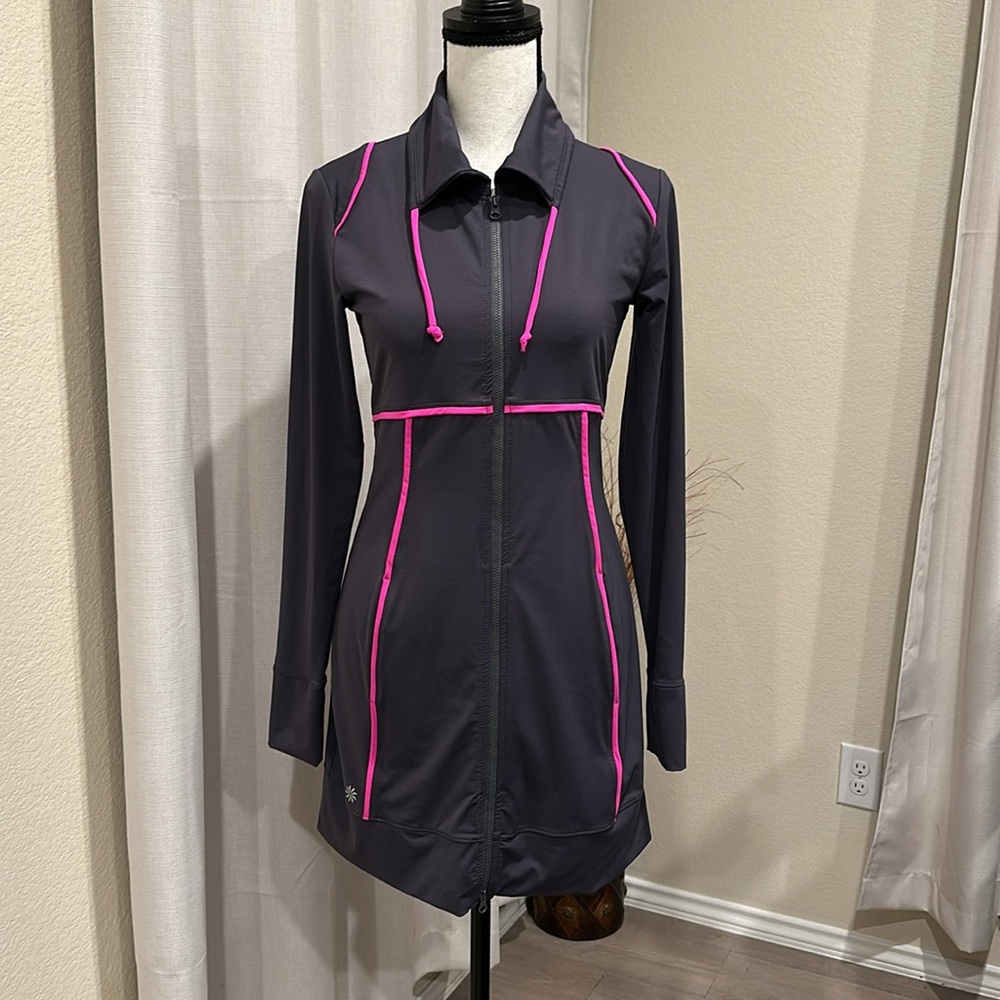 Athleta Spinnaker Long Sun Jacket Gray Asphalt/ Hot Pink.